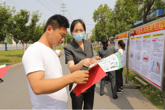 安陆法院：集中送法进社区  精准普法暖民心120.png