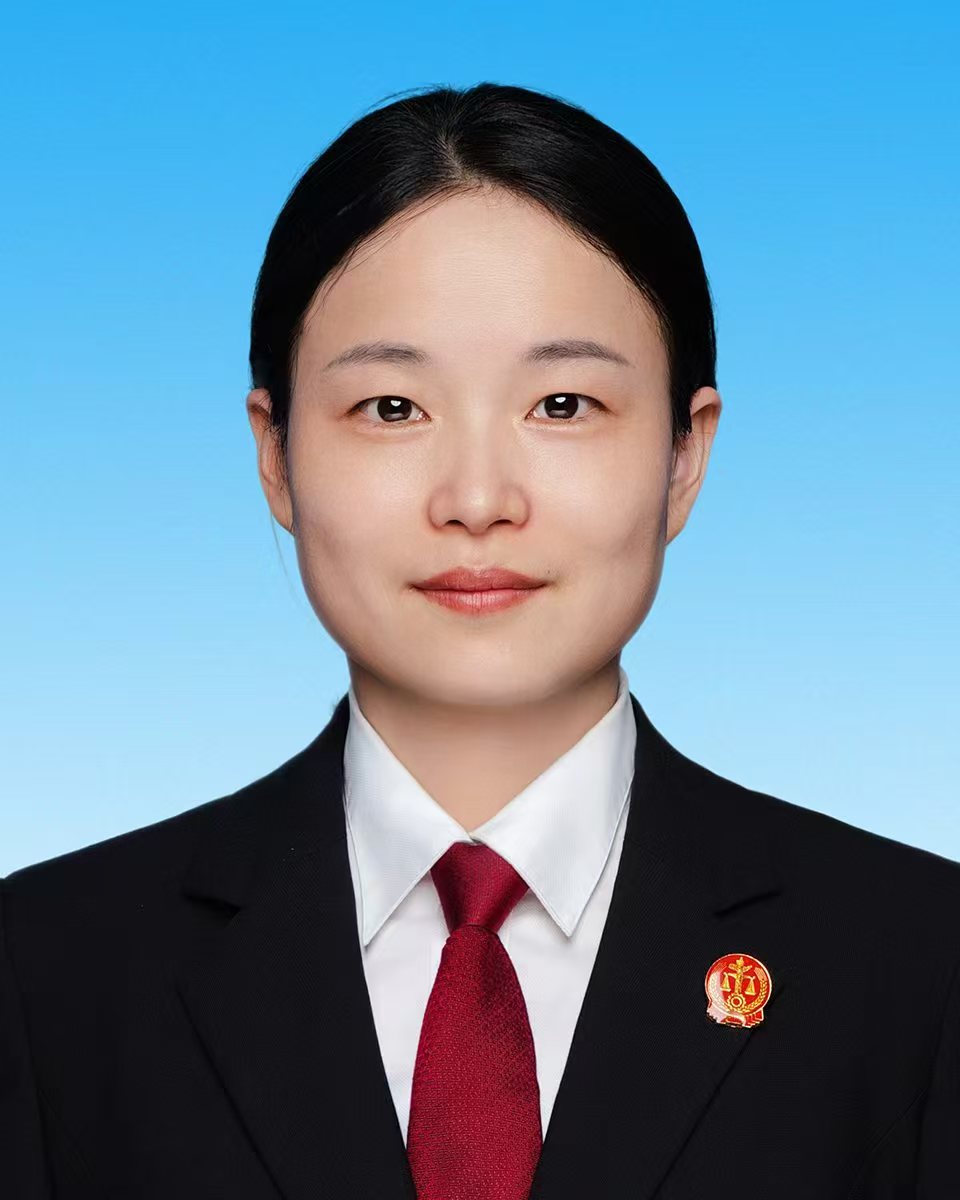 邹培.jpg 邹培.jpg