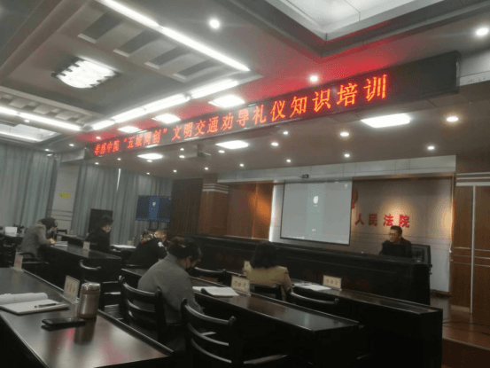 孝感市中级人民法院开展“五城同创”文明交通劝导礼仪知识暨控烟知识培训会（改）289.png