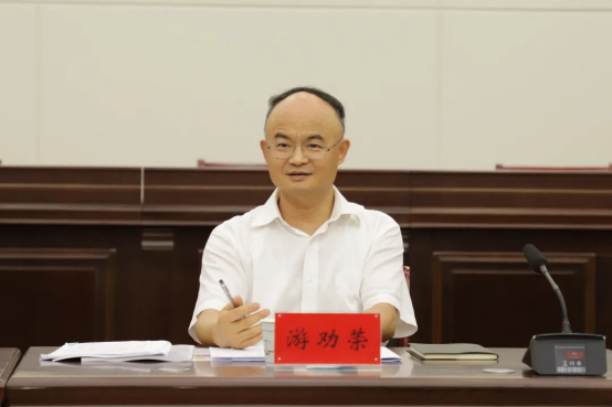 游劝荣院长与安陆法院干警一起学习省第十二次党代会精神195.png