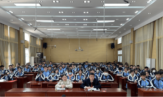 2023.04.26孝昌法院投稿——《筑牢法律意识，依法守护少年的你——孝昌法院、团孝昌县委开展“送法进校园”活动》164.png